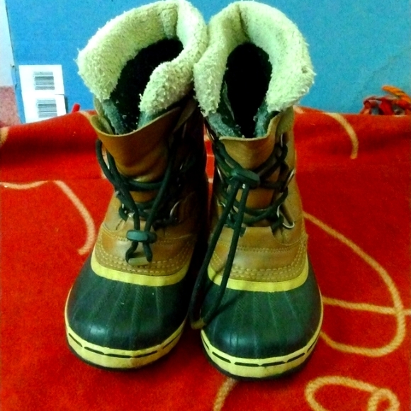 Kids size 3 Sorel winter boots (water proof) - Picture 3 of 8